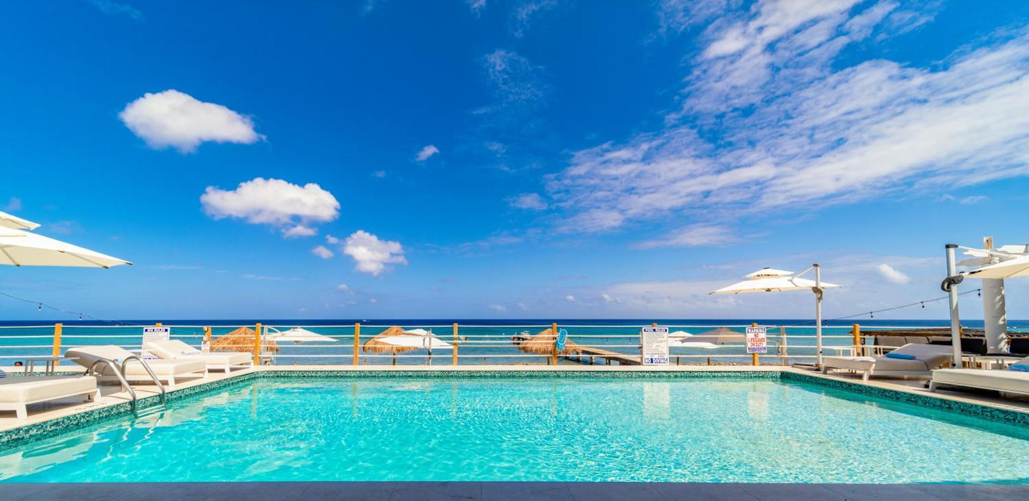 Cobalt Coast Resort West Bay 外观 照片